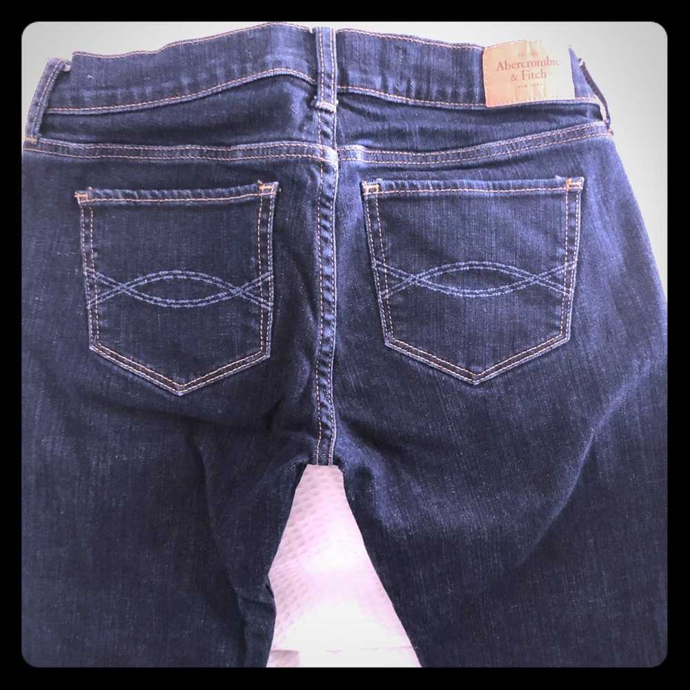 Cute jeans !! Abercrombie and Fitch size 2 L
